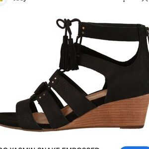 Ugg Sz 7.5 Women's Black Strappy Sandals Yazmin snake embossed